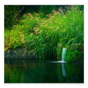 Smaragd-Stille am Gartenfall Poster