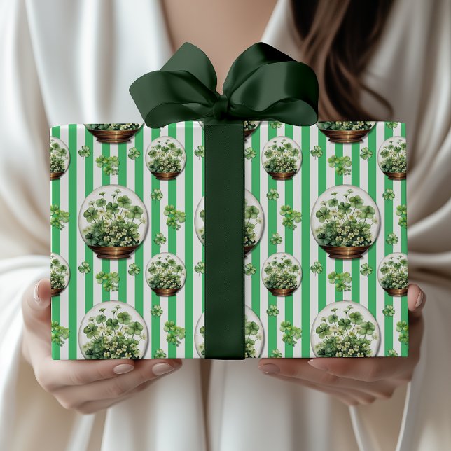 Smaragdgrün gestreifte süße Kleeblatt St. Patrick  Geschenkpapier (Von Creator hochgeladen)