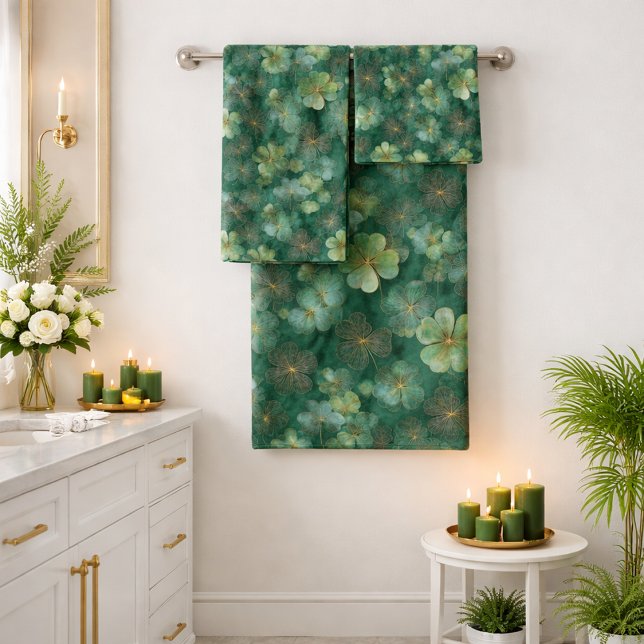 Smaragdgrünes Kleeblatt-Blumenmuster  Badhandtuch Set (Von Creator hochgeladen)