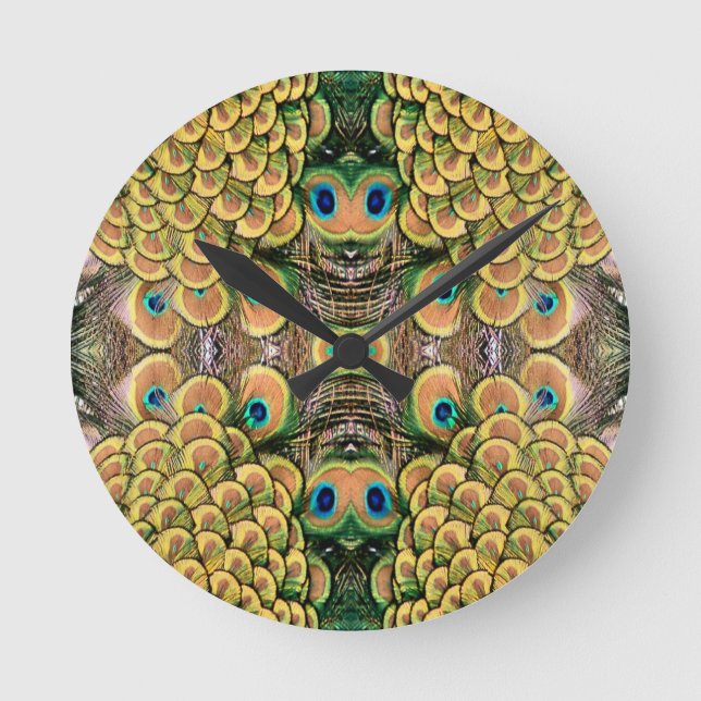 Smarald Green und Gold Peacock Feathers Runde Wanduhr (Vorderseite)