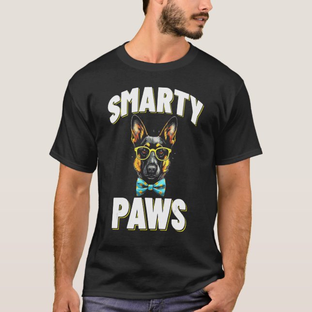 Smarty Paws German Shepherd Dog mit Brille T-Shirt (Vorderseite)