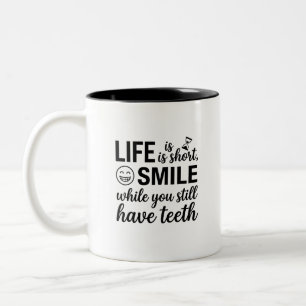 Smile Bright Tasse - Lustiges Kaffee-Zitat-Design