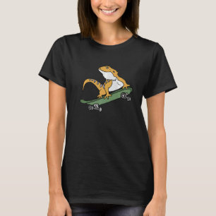 Smilemoretees Bartete Drache auf Skateboard T-Shirt