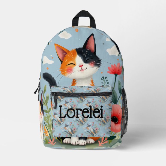 Smiling Calico Cat in Blooming Garden Bedruckter Rucksack (Vorderseite)