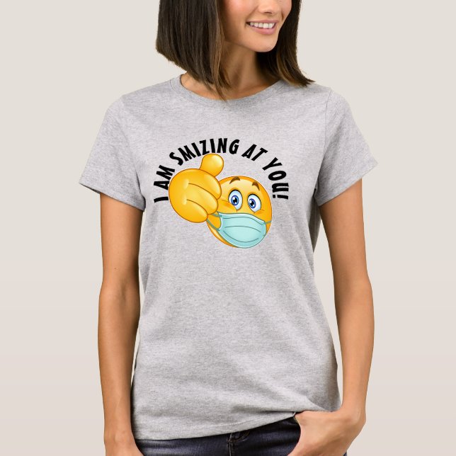Smizing hinter der Maske T-Shirt (Vorderseite)