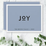 Smoke Blue Joy | Minimalistische Weihnachten<br><div class="desc">Einfache,  stilvolle,  trendige "joy" Flachbild-Urlaubskarte mit moderner minimalistischer Typografie in schwarz auf pastellfarbenem,  rauchblauen Hintergrund gerahmt durch eine schlichte,  weiße Grenze. Der Name und das Jahr lassen sich einfach für eine persönliche Touch anpassen. Eine quirlige,  minimale Weihnachtskarte,  um sich von der Masse abzuheben! #christmas #card #blue</div>
