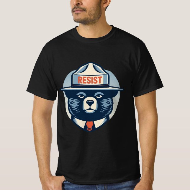 Smokey The Resist Bär - Fett-Aktivist Artwork T-Shirt (Vorderseite)