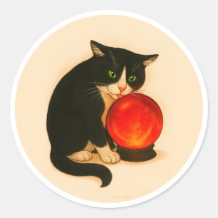 Smokingkatze mit rotem Kristallball Runder Aufkleber