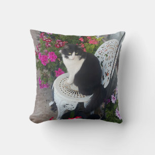 Smokingkatze Niedlich mit hübschen Blumen Schwarze Kissen