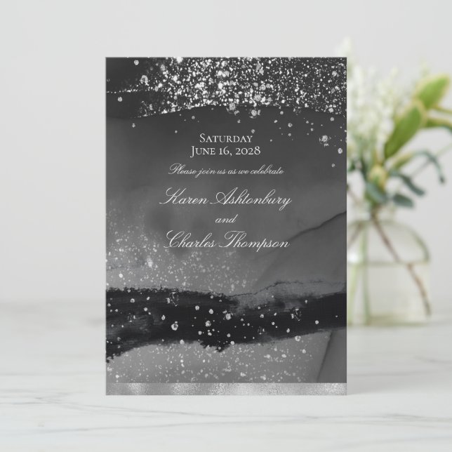 Smoky Gray Black & Sparkling Silver Modern Wedding Einladung (Stehend Vorderseite)