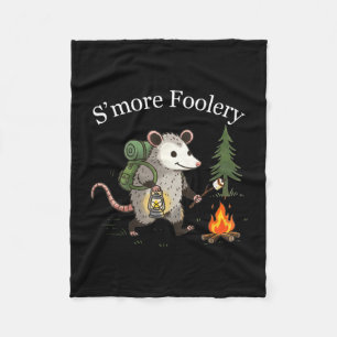 S'more Verrücktheit Opossum Marshmallow lustig Lag Fleecedecke
