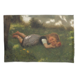 Snack Time (süßes junges Mädchen, das auf dem Gras Kissenbezug