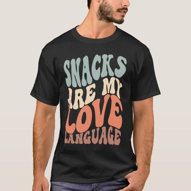 Snacks sind meine Liebe, Retro Groovy Sprichwort f T-Shirt (Vorderseite)