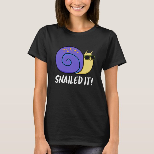 Snail Pub Dark BG T-Shirt (Vorderseite)
