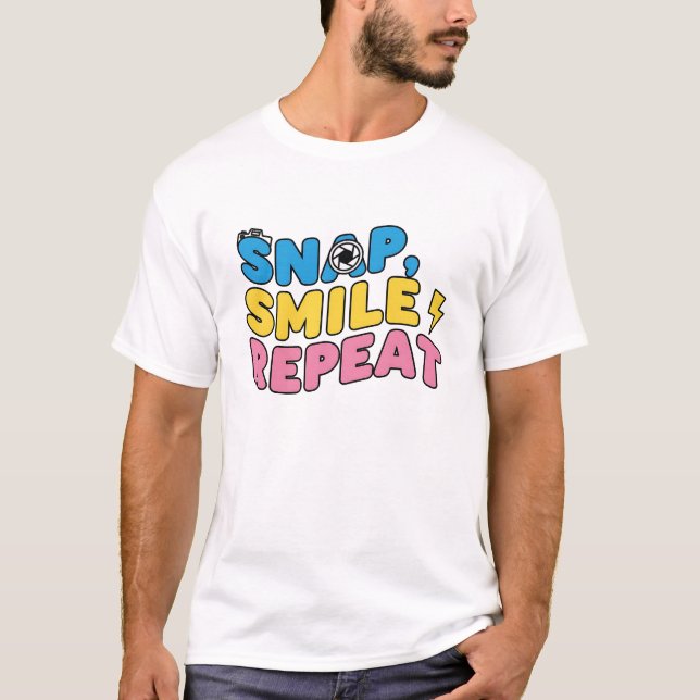 Snap, Smile, Repeat – Funny Photographer T-Shirt (Vorderseite)