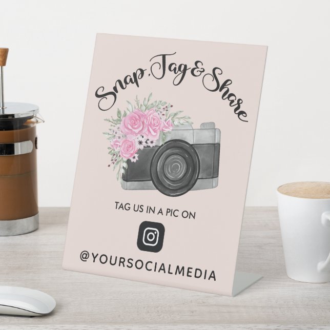 Snap, Tag, soziale Medien auf Instagram freigeben Sockelschild (In SItu)