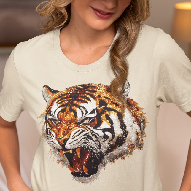 Snarling Tiger Portrait Imitats Sequin Look T-Shirt (Von Creator hochgeladen)