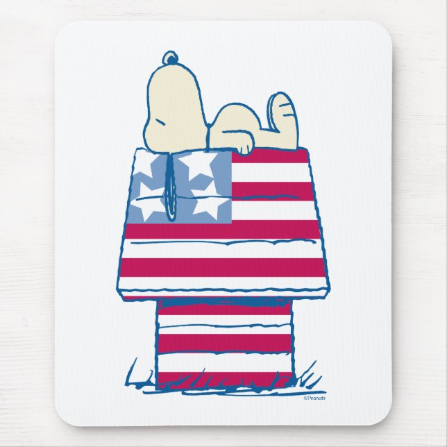 Snoopy am 4. Juli Dog House Mousepad (Vorne)