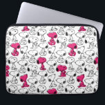 Snoopy Black & Magenta Pattern Laptopschutzhülle<br><div class="desc">Schauen Sie sich dieses super niedliche Design an,  das Snoopy in einem schwarzen und magentafarbenen Muster zeigt.</div>