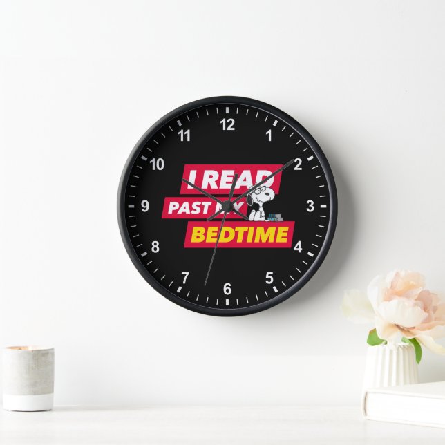 Snoopy "I Read Past My Bedtime" Uhr (Zuhause)