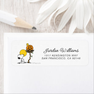 Snoopy und Holznest mit Jack O' Lantern
