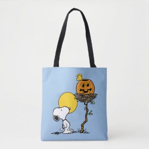Snoopy und Holznest mit Jack O' Lantern