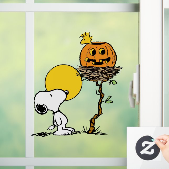 Snoopy und Holznest mit Jack O' Lantern Fensteraufkleber (Zuhause)