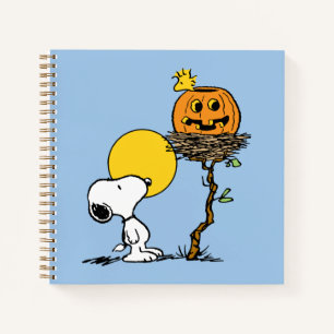 Snoopy und Holznest mit Jack O' Lantern Notizbuch