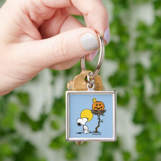 Snoopy und Holznest mit Jack O' Lantern Schlüsselanhänger (Hand)