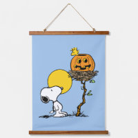 Snoopy und Holznest mit Jack O' Lantern