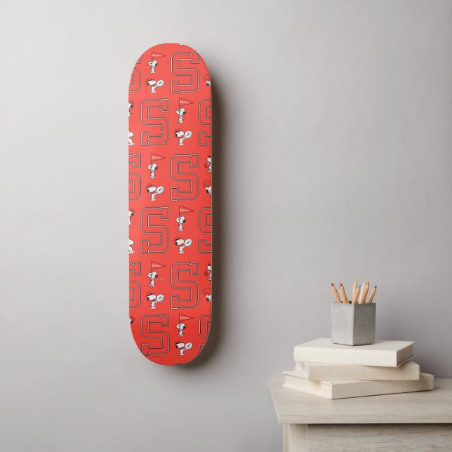 Snoopy Varsity Sports Pattern Skateboard (Wandkunst)
