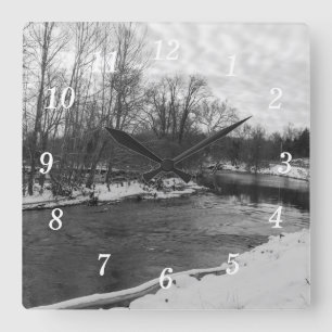 Snow Beauty James River Grayscale Wall Clock Quadratische Wanduhr