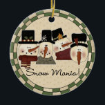 Snow Mania Snowman Keepake Ornament<br><div class="desc">Vier Schneemänner und Text,  der "Schneemann!" auf einem Sake rund Porzellan Urlaubsdekor steht,  werden Sie sicher sein,  für die nächsten Jahre Liebe zu haben!</div>