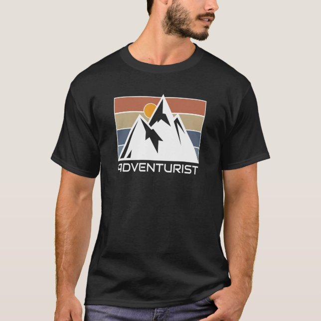 snow mountain retro sunset landscape hikers graphi T-Shirt (Vorderseite)