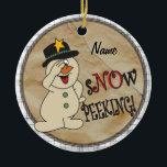 Snow Peeking Snowman Keramikornament<br><div class="desc">Keramik-Ornament. Niedlich S"NO"W Pinking Snowman. Große Idee, als Geschenk zu geben, als Teil Ihrer Geschenkverpackung verwenden, Hängen Sie auf Ihrem Weihnachtsbaum, Anpassen, etc... ⭐ Dieses Produkt ist 100% individualisierbar. Grafik und Text können gelöscht, verschoben, verändert, verändert, gedreht usw... 99% meiner Designs in meinem Geschäft sind in Schichten gemacht. Damit können...</div>