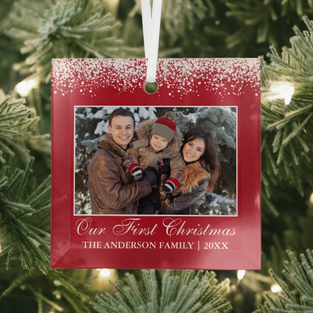 Snow Top Unser erstes Weihnachtsfamilien Foto Red Ornament Aus Glas (Insitu)