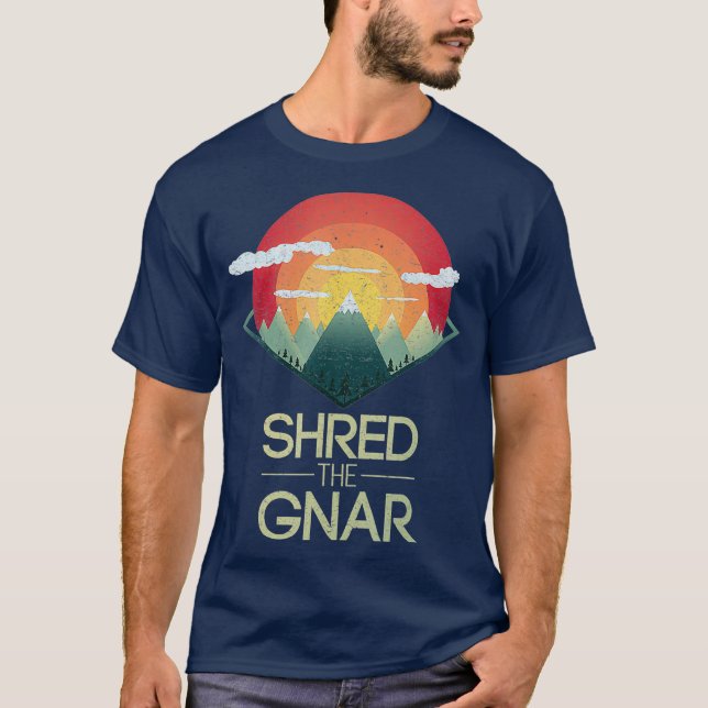 Snowboard hat den Gnar Ski Winter Berg beschädigt T-Shirt (Vorderseite)