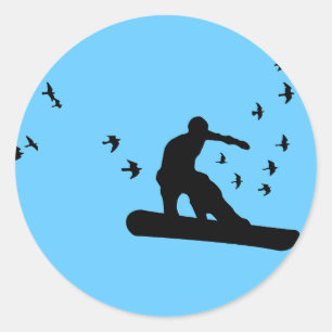 Snowboard mit Vögeln. Runder Aufkleber