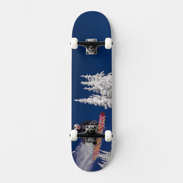 Snowboarden im Whitefish Mountain Resort Skateboard (Vorderseite)