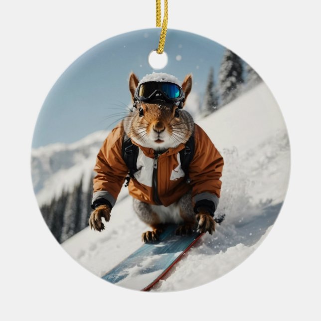 Snowboarder Eichhörnchen Winterzeit Whimsisches Ti Keramik Ornament (Vorne)