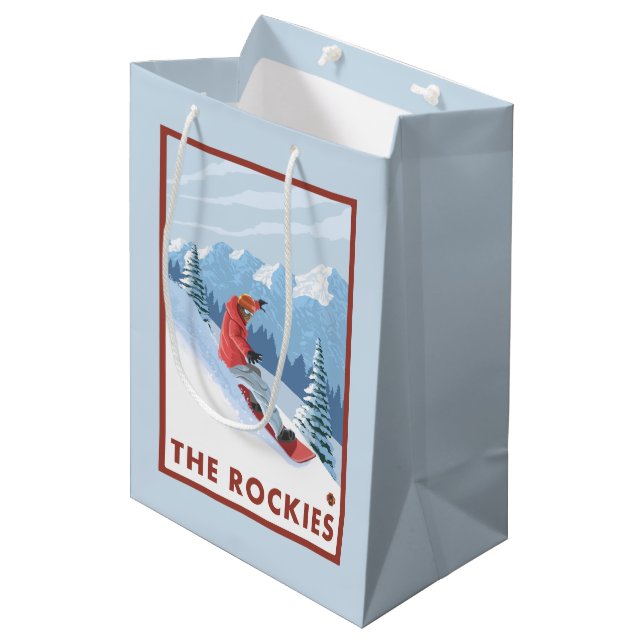 Snowboarder-Szene - die Rockies Mittlere Geschenktüte (Vorderseite Schrägansicht)