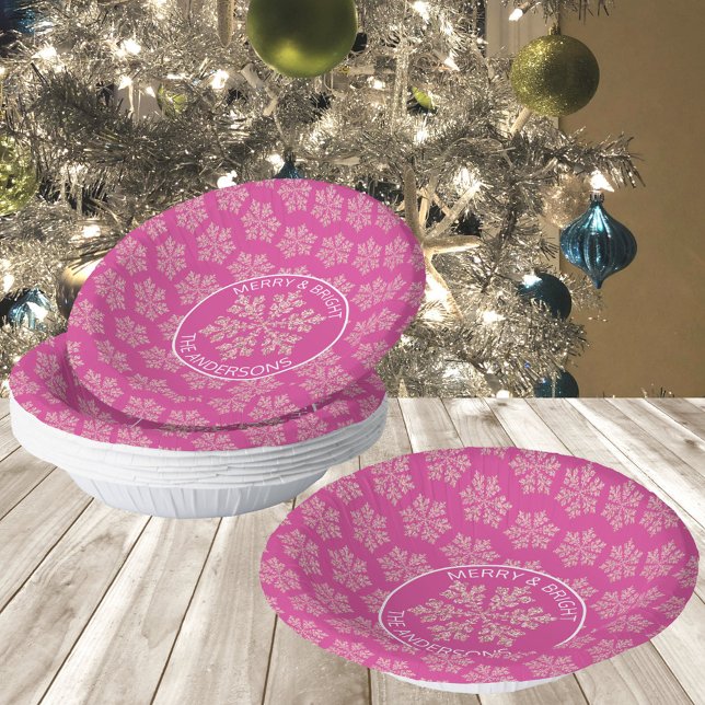Snowflake Berry Bling Niedliches Weihnachtsfest Pa Pappteller (These fun paper bowels in pink with faux glitter snowflakes are easy to customize with your text)