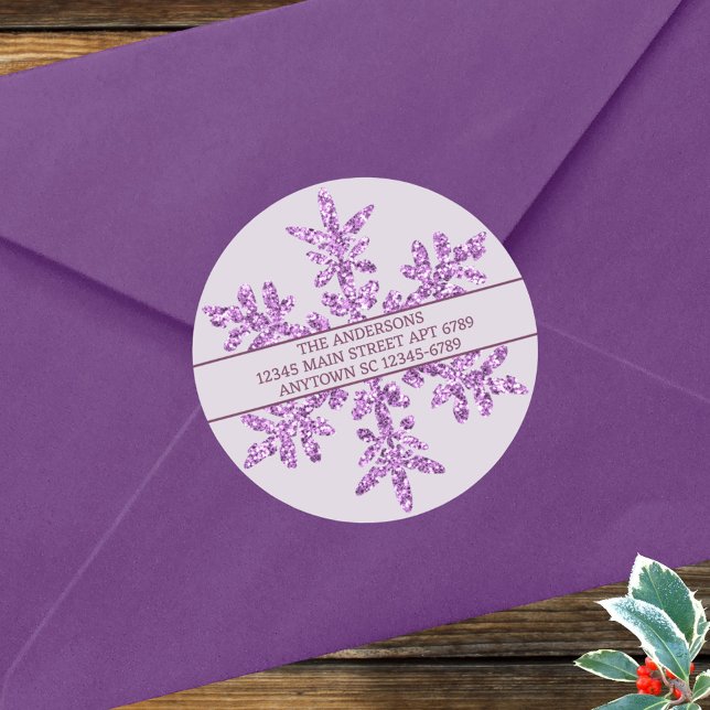 Snowflake Lila Glam Chic Rustikaler Umschlag Aufkl Runder Aufkleber (Custom faux glitter snowflake round stickers in purple, easy to customize as envelope seals and more)