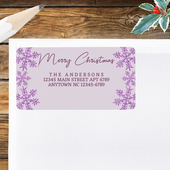 Snowflake Lila Glam Modernes Drehbuch Weihnachten Adressaufkleber (Personalize your own address labels in this glam purple faux glitter snowflake Christmas design)