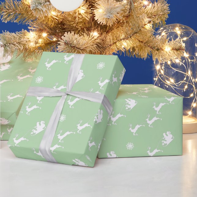 Snowflake und Santa mit Schlitten auf Light Green Geschenkpapier (Feiertage)