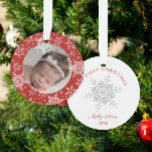 Snowflakes Baby's First Christmas Red Glitzer Ornament<br><div class="desc">Dieses festliche, aber süße Design bietet Schneeflocken aus Weiß und Silber-Glitzer mit Platz für ein Foto, um dem ersten Weihnachtsfest des Babys auf rotem Hintergrund zu gedenken! Klicken Sie auf die Schaltfläche Anpassen, um Ihren eigenen Text zu personalisieren! Variationen dieses Designs sowie der Koordinationsprodukte sind in unserem Shop, zazzle.com/doodlelulu*, erhältlich....</div>