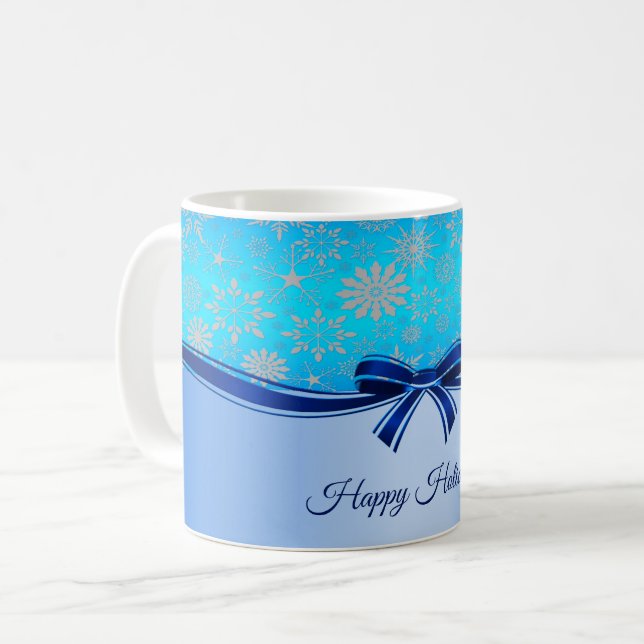 Snowflakes Blue Ribbon Holiday Tasse (Vorderseite Links)