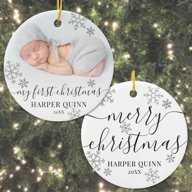 Snowflakes Foto Neugeborenes Kind Erste Weihnachts Keramik Ornament (Snowflakes Photo Newborn Baby First Christmas Ceramic Ornament)