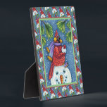 SNOWMAN BODYGUARD, CHRISTMAS KARDINAL REDBIRD FOTOPLATTE<br><div class="desc">MIT SNOWBALLEN UMGEBEN. HUMMER KARDINAL,  PERFEKTER AKZENT FÜR DIE SAISONALE DEKORATION. TABLETOP PLAQUE/EASEL - (alle Grenzen oder Trimmflächen sind Teil des gedruckten Bildes) *Anpassen ... ...  Suchen Sie nach weiteren Elementen Susan Brack Designs</div>