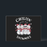 Snowman Christmas Chillin mit meinen Snowmies-Gesc Feiertagskarte<br><div class="desc">Snowman Christmas Chillin mit meinen Snowmies-Geschenken</div>